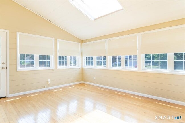 Building Photo - 309 Aspetuck Trail