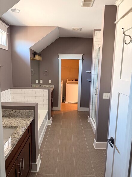 Building Photo - 414 Acklen Park Dr