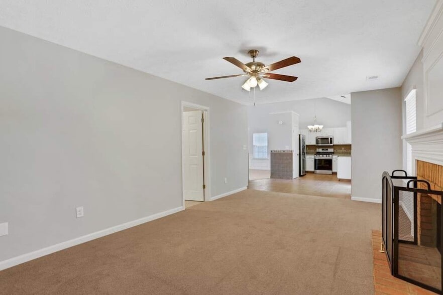 Building Photo - 1700 Chanson Pl NE