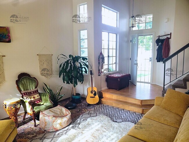 Building Photo - 3 Bedroom, 2.5 Bathroom in Rancho Del Oro!