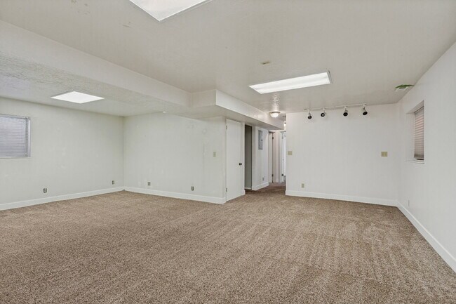 Building Photo - 2175 S 150 W