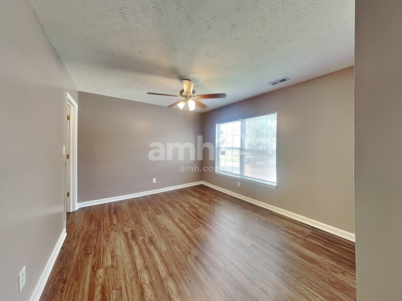 Building Photo - 787 Tulip Ln