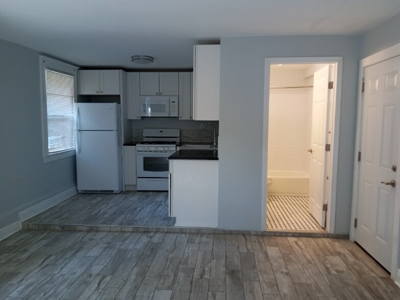 Building Photo - 3343 Esplanade Ave