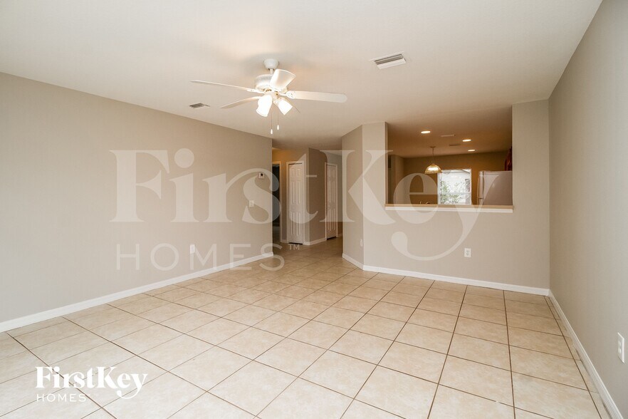 Building Photo - 421 Dove Dr