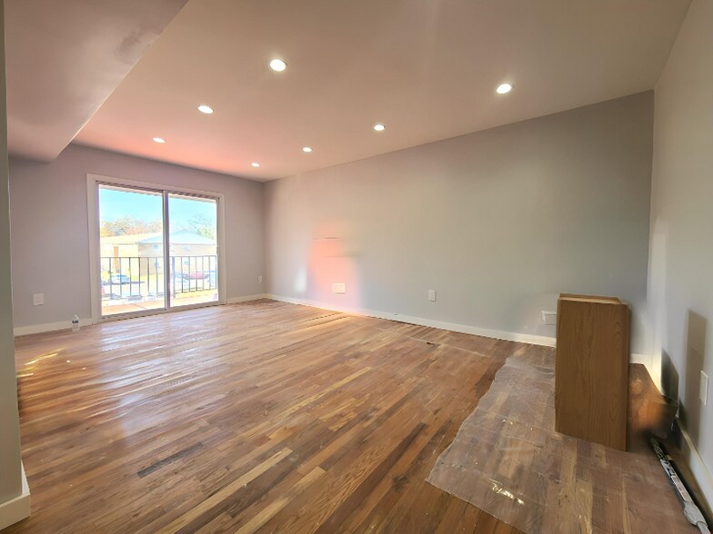 Building Photo - 1903 Country Ln