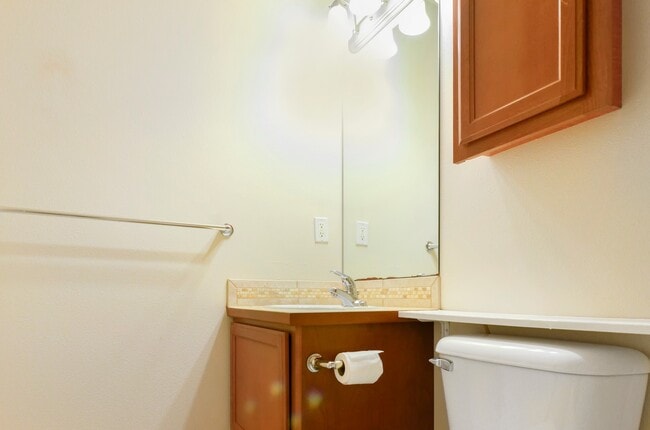 Building Photo - Updated Townhouse Near Fauntleroy Park with Private Suites and Parking