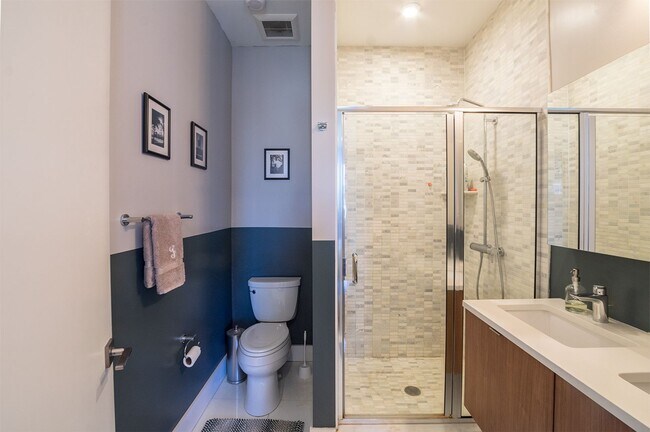 Building Photo - Two Bed Fishtown Townhouse