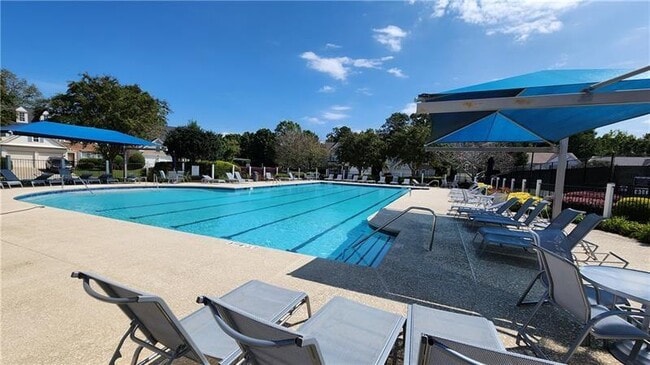 Building Photo - 3330 Ridgefair Dr