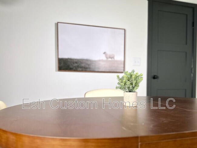 Building Photo - 437 W Grant St