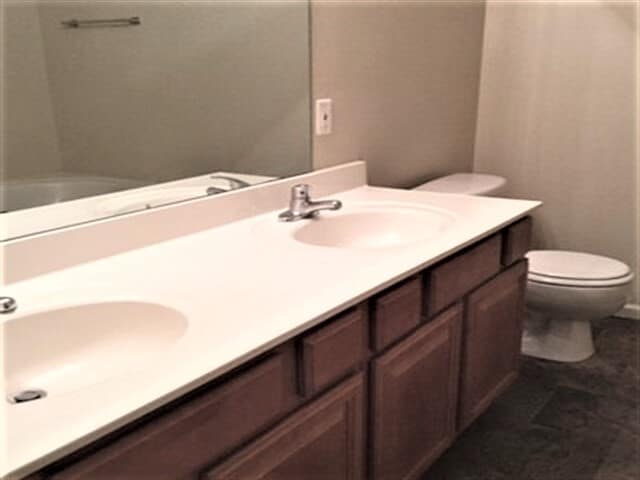 Building Photo - 135 Crescent Creek Ct