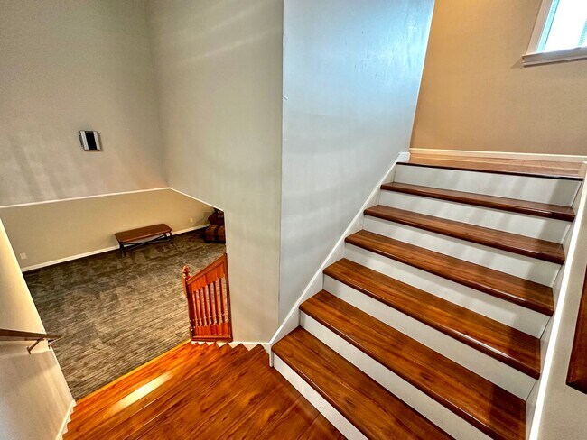 Building Photo - Rare Kent Gem, 3 BR | 3 BA | 2 DEN | 0.41 ...