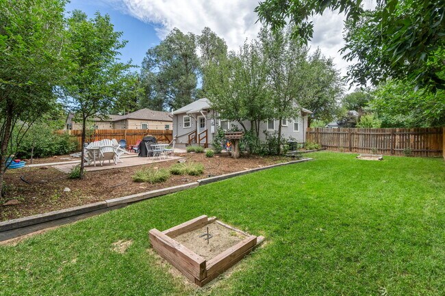 Building Photo - 1609 W Kiowa St