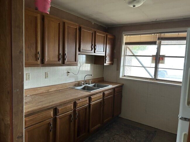 Building Photo - 1504 N 11th St