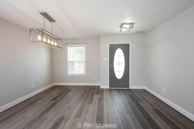 Building Photo - Charming 3-Bedroom Home with 2.5 Baths - Greenfield, IN!