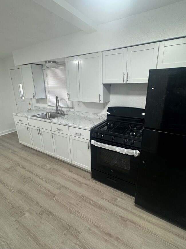 Building Photo - 250 Seneca St