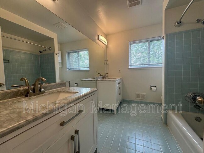 Building Photo - 3324 Bluett Rd