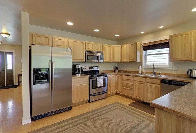 Building Photo - Beautiful Single Family Home!