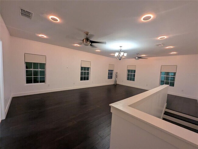 Building Photo - 974 Pinelli St