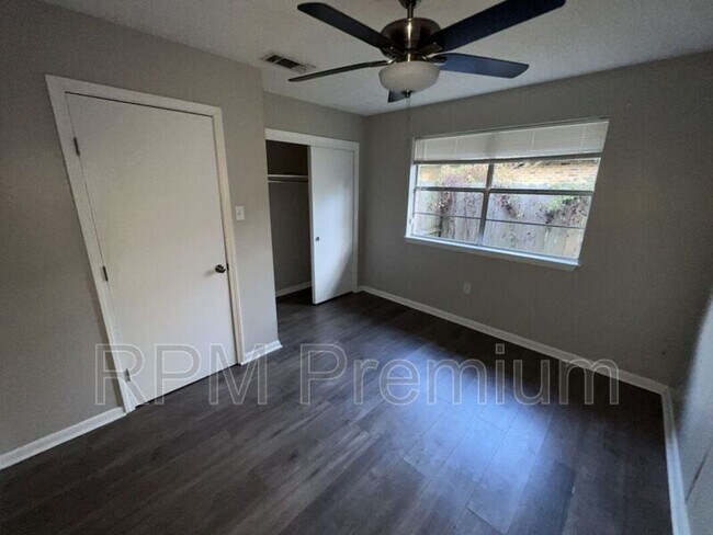 Building Photo - 5106 Tristian Ave