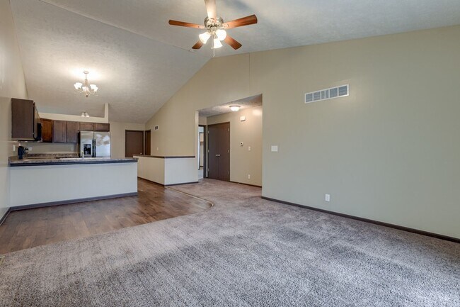 Building Photo - 2644-48 W Timberlake Dr