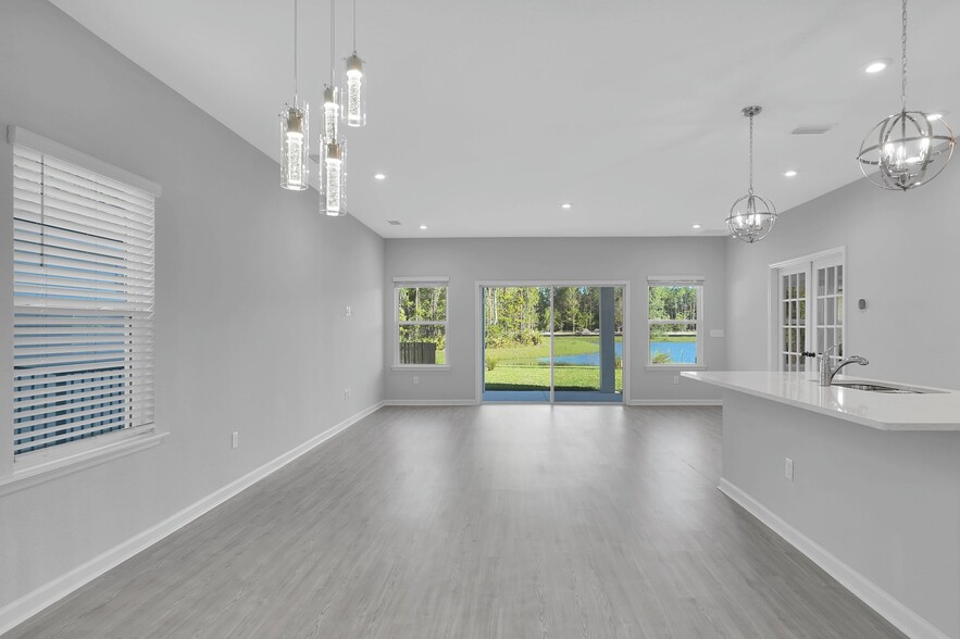 Building Photo - 162 Dahlia Falls Dr