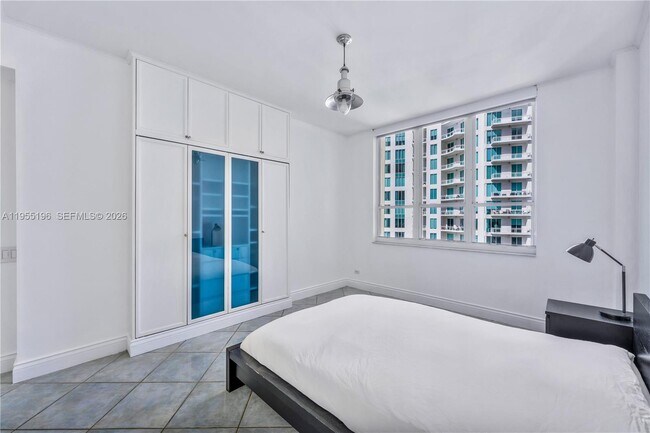 Building Photo - 888 Brickell Key Dr