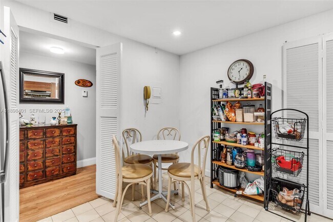 Building Photo - 1915 Brickell Ave