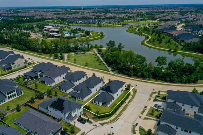 Building Photo - 18803 Copper Breaks Park Dr