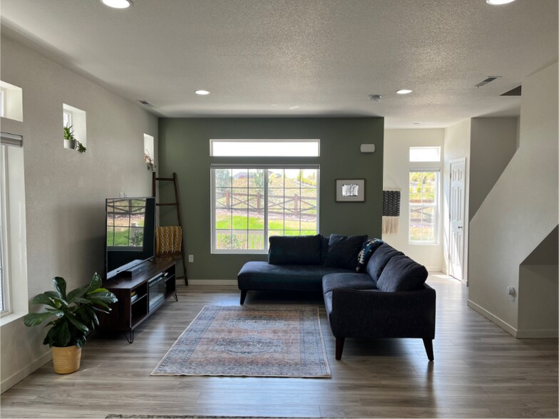 Building Photo - 6456 Glencullen View