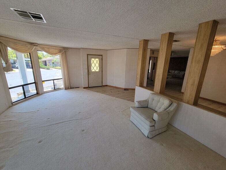 Living room, dining room to side - 18 Tahquitz Ct