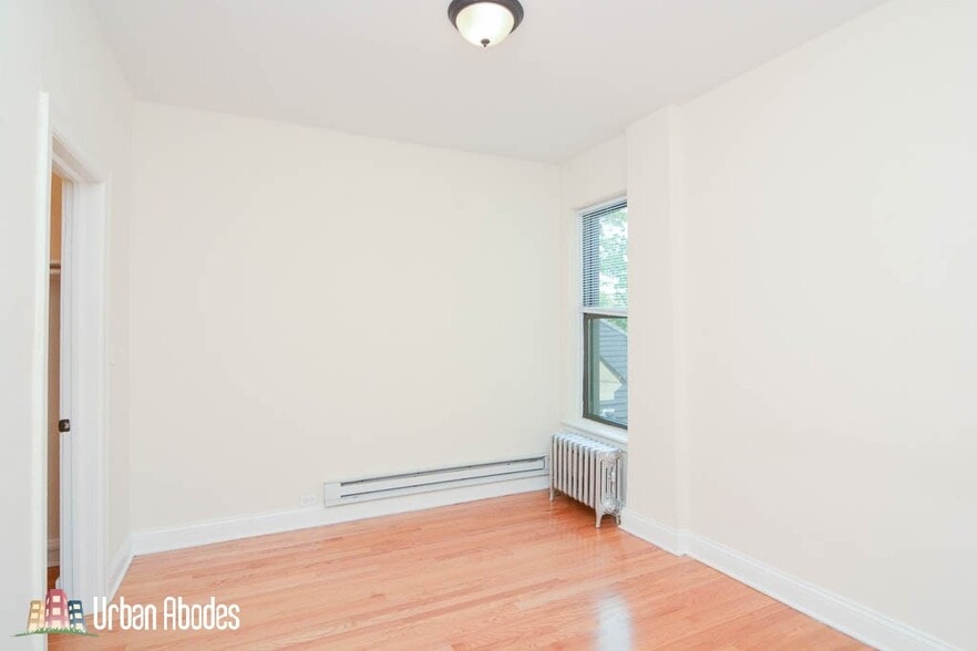 Building Photo - 4614 Paulina N St