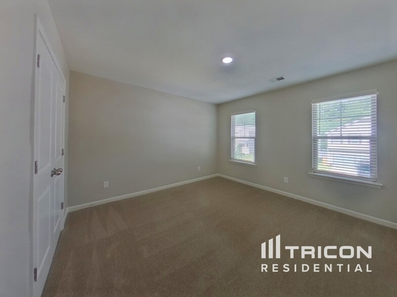 Building Photo - 204 Spring Knoll Dr