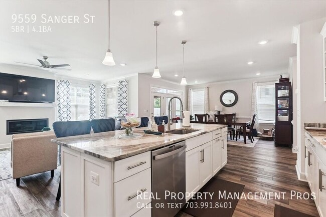 Building Photo - 9559 Sanger St