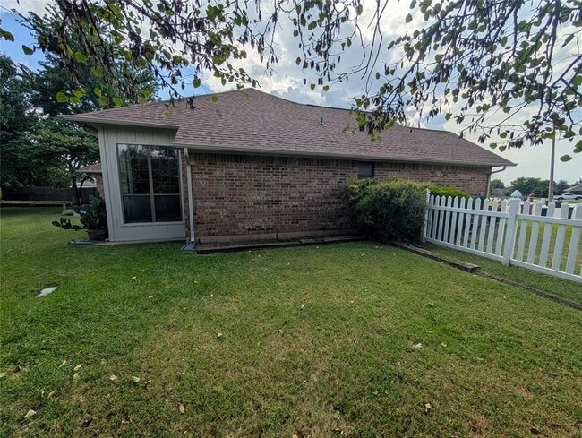 Building Photo - 3100 Windward Ct