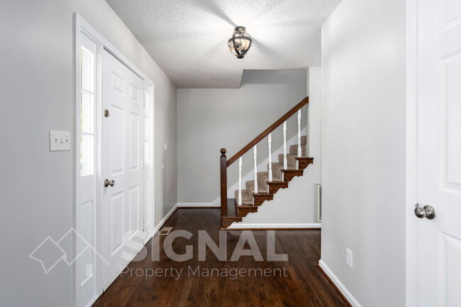 Building Photo - 6232 Sioux Ln