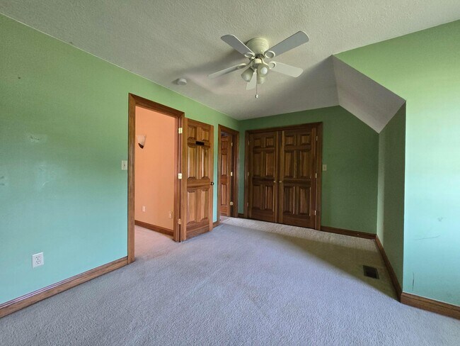 Building Photo - 3034 Russell Rd