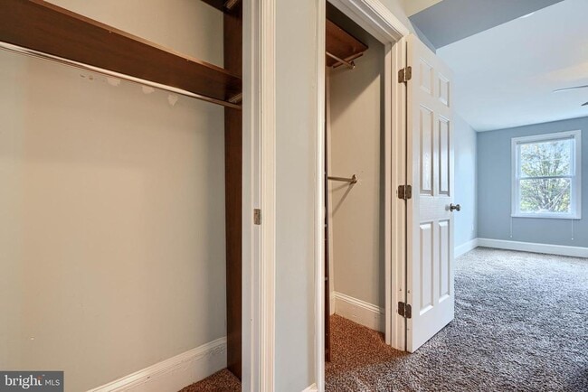 Building Photo - 3528 Hickory Ave