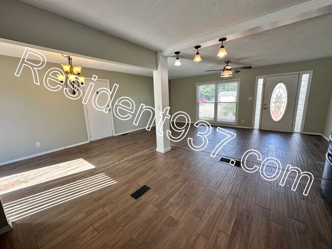 Building Photo - Updated 3 Bed home on cul-de-sac