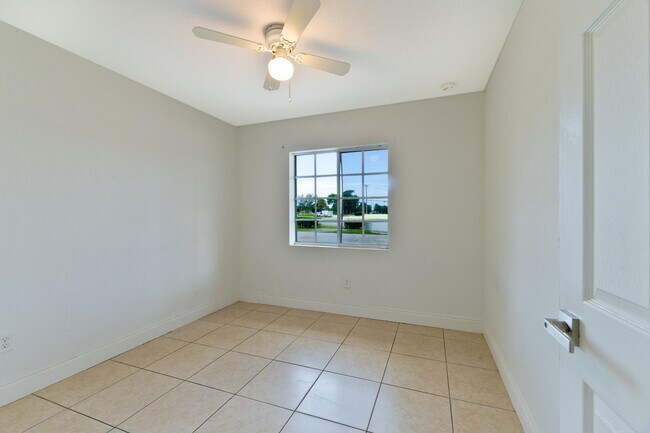 Building Photo - 289 SW 3rd Ct