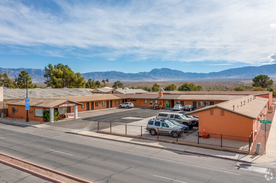 Building Photo - Desert Bloom Studios