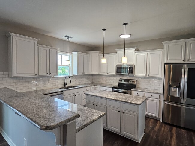 Building Photo - 105 Pinehurst Ln
