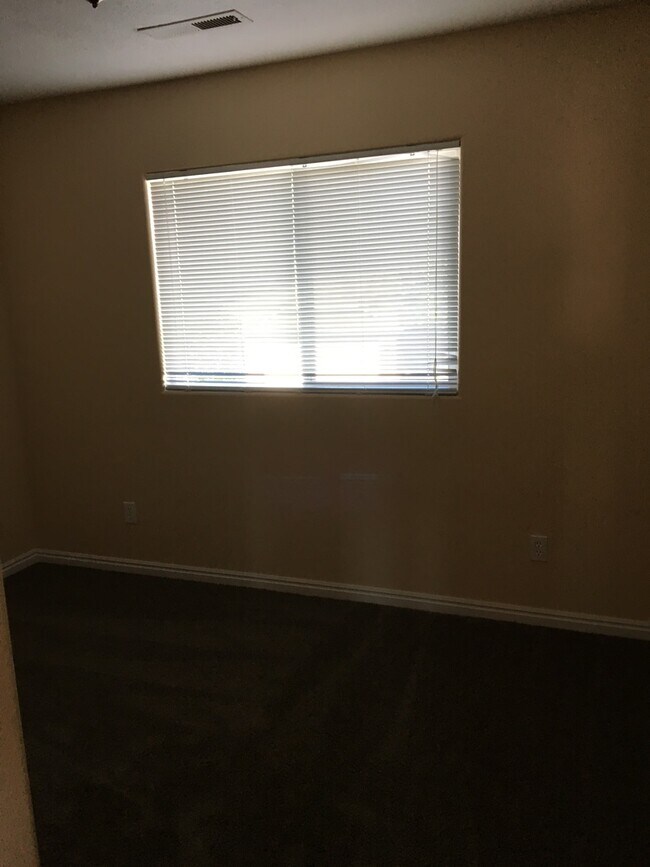 Building Photo - Nice Home in Quiet Community