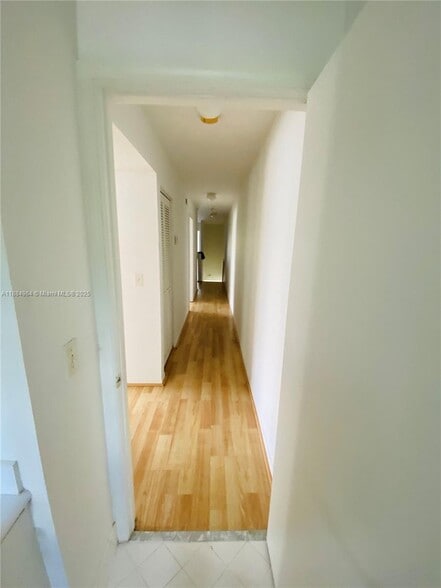 Building Photo - 2433 Pasadena Way