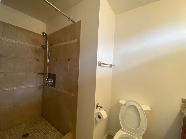 Building Photo - For Rent - 94-498 Hokuili St.