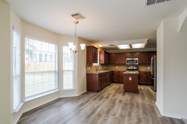 Building Photo - 519 Holly Crest Dr