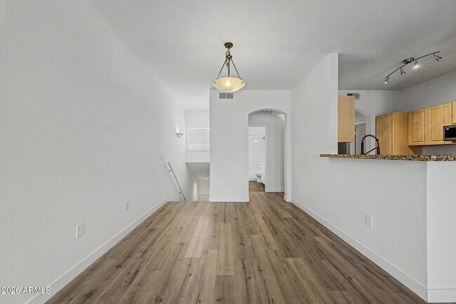 Building Photo - 1411 E Orangewood Ave