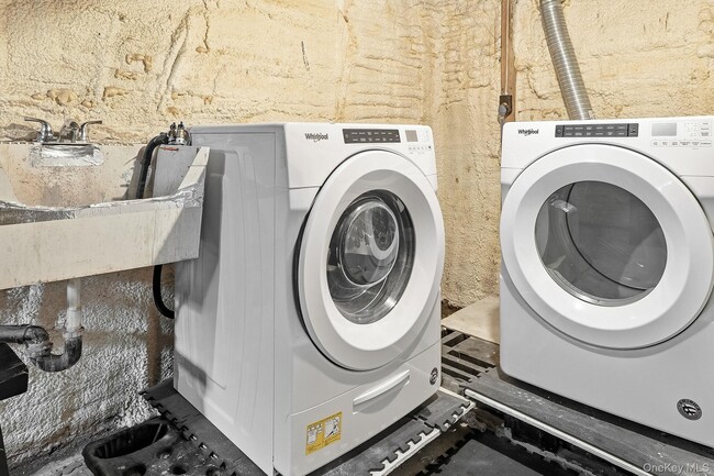 Building Photo - 11 S Cedar St