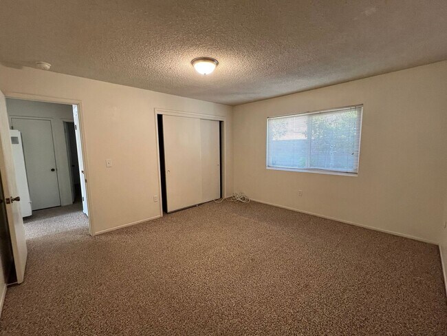 Building Photo - 1392 Bolton Dr