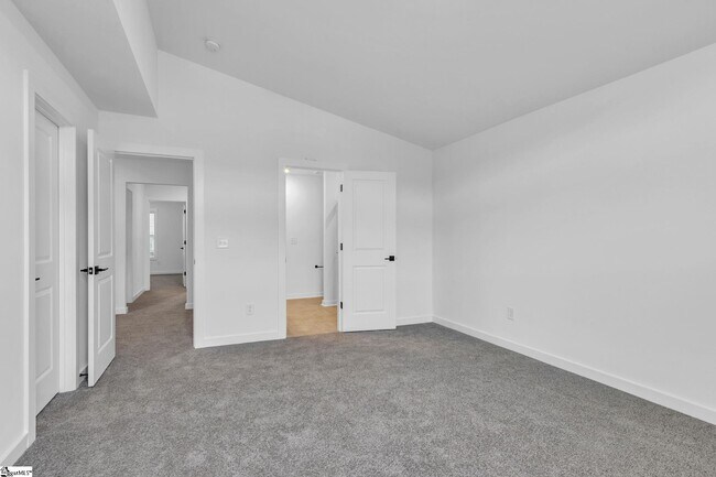 Building Photo - 1250 Westgate Vlg Dr