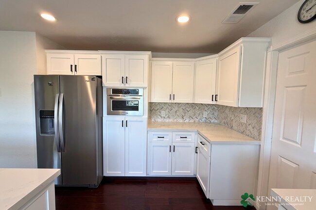 Building Photo - Beautifully Remodeled 4 Bed Home with Loft + Prime Location